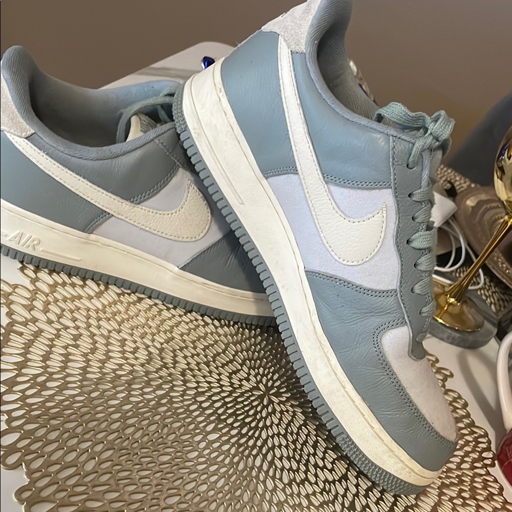 Nike Air Force 1 Low in Gray and White